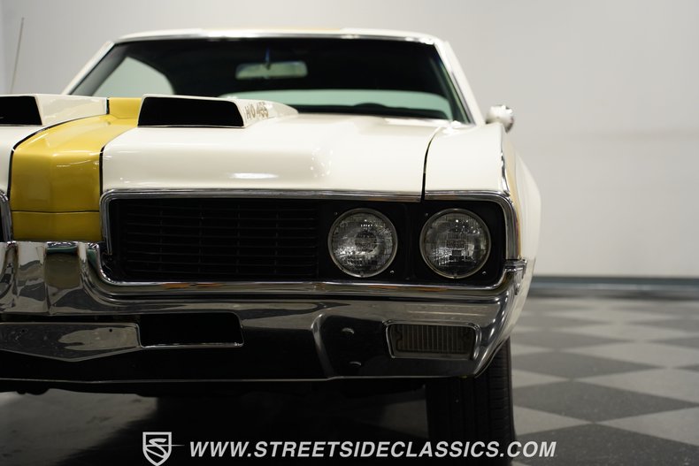 Unknown-442-1969-White-Black-10