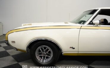 Unknown-442-1969-White-Black-12