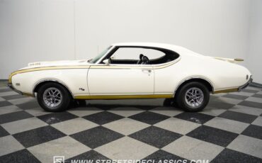 Unknown-442-1969-White-Black-18