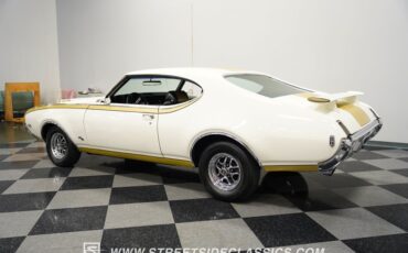 Unknown-442-1969-White-Black-19