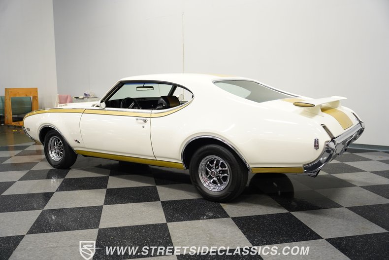 Unknown-442-1969-White-Black-19