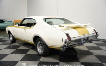 Unknown-442-1969-White-Black-20