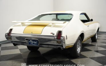Unknown-442-1969-White-Black-22