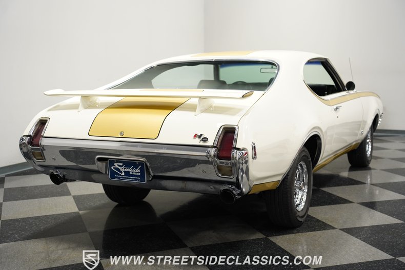 Unknown-442-1969-White-Black-22