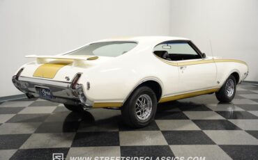 Unknown-442-1969-White-Black-23