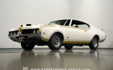 Unknown-442-1969-White-Black-25