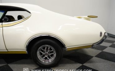 Unknown-442-1969-White-Black-26