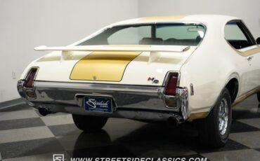 Unknown-442-1969-White-Black-28