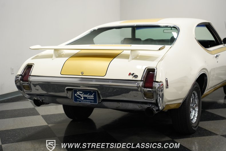 Unknown-442-1969-White-Black-28