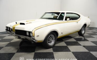 Unknown-442-1969-White-Black-3