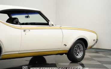 Unknown-442-1969-White-Black-30