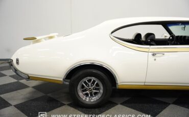 Unknown-442-1969-White-Black-31