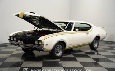 Unknown-442-1969-White-Black-33