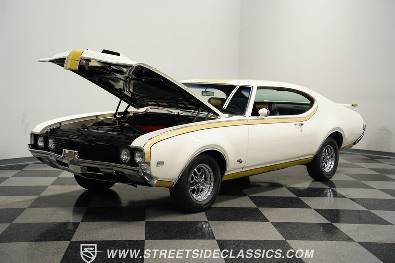Unknown-442-1969-White-Black-33