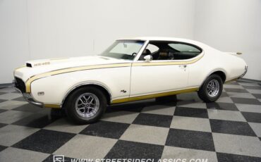 Unknown-442-1969-White-Black-4