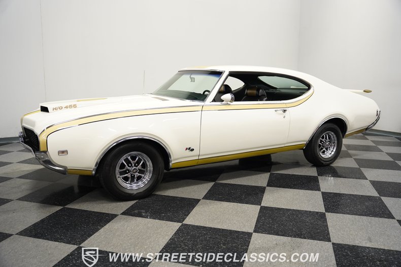 Unknown-442-1969-White-Black-4