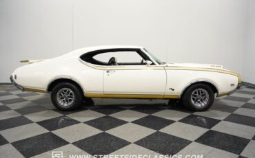 Unknown-442-1969-White-Black-5