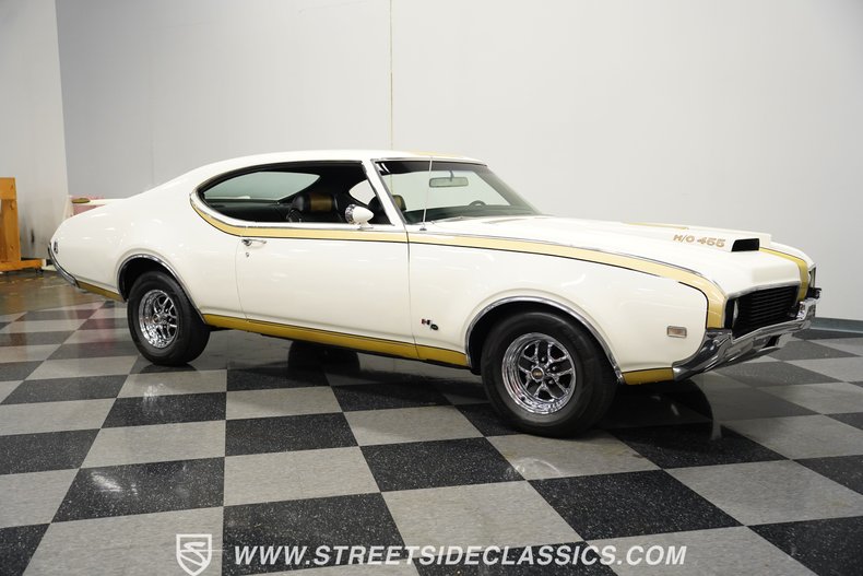 Unknown-442-1969-White-Black-6