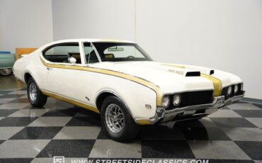 Unknown-442-1969-White-Black-7