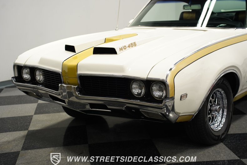 Unknown-442-1969-White-Black-9