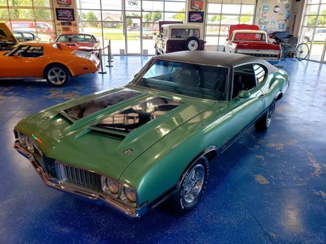 Unknown-442-1970-Green-Green-3
