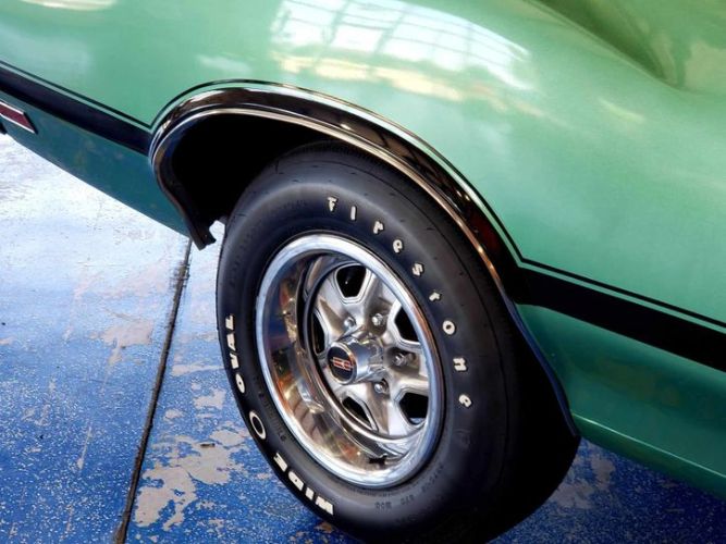Unknown-442-1970-Green-Green-4