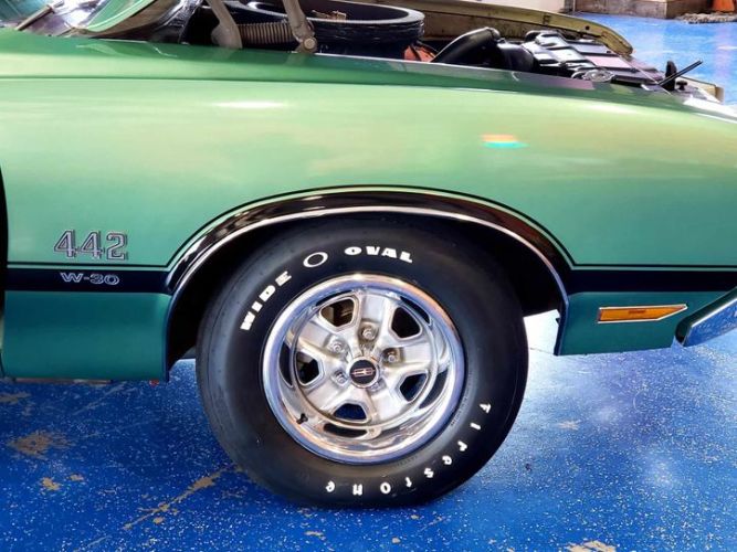 Unknown-442-1970-Green-Green-6