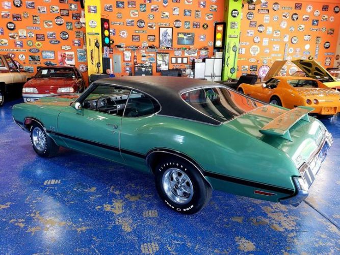 Unknown-442-1970-Green-Green-7
