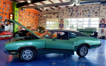 Unknown-442-1970-Green-Green-8