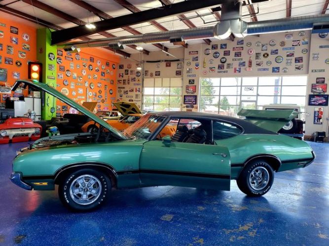 Unknown-442-1970-Green-Green-8
