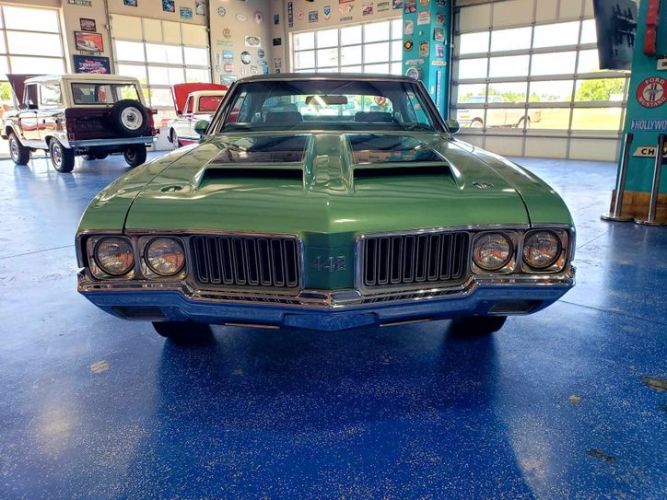Unknown-442-1970-Green-Green-9