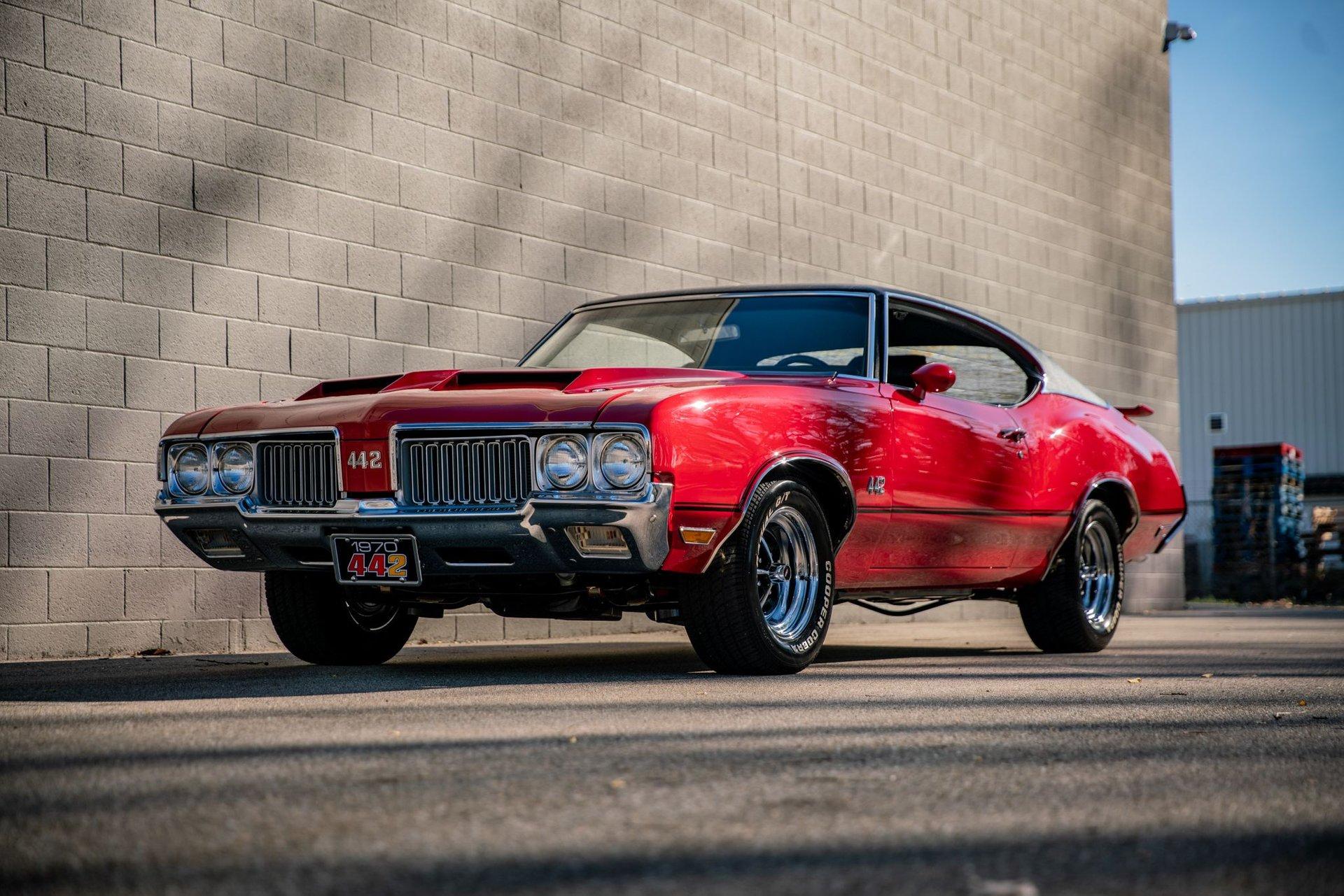 Unknown-442-1970-Red-Black-11