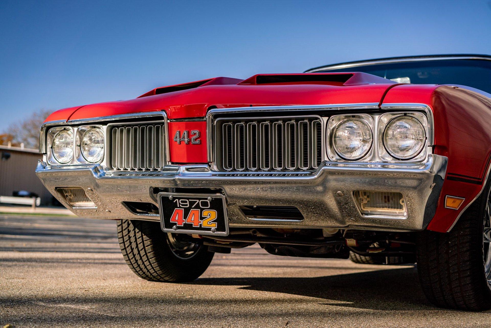 Unknown-442-1970-Red-Black-12