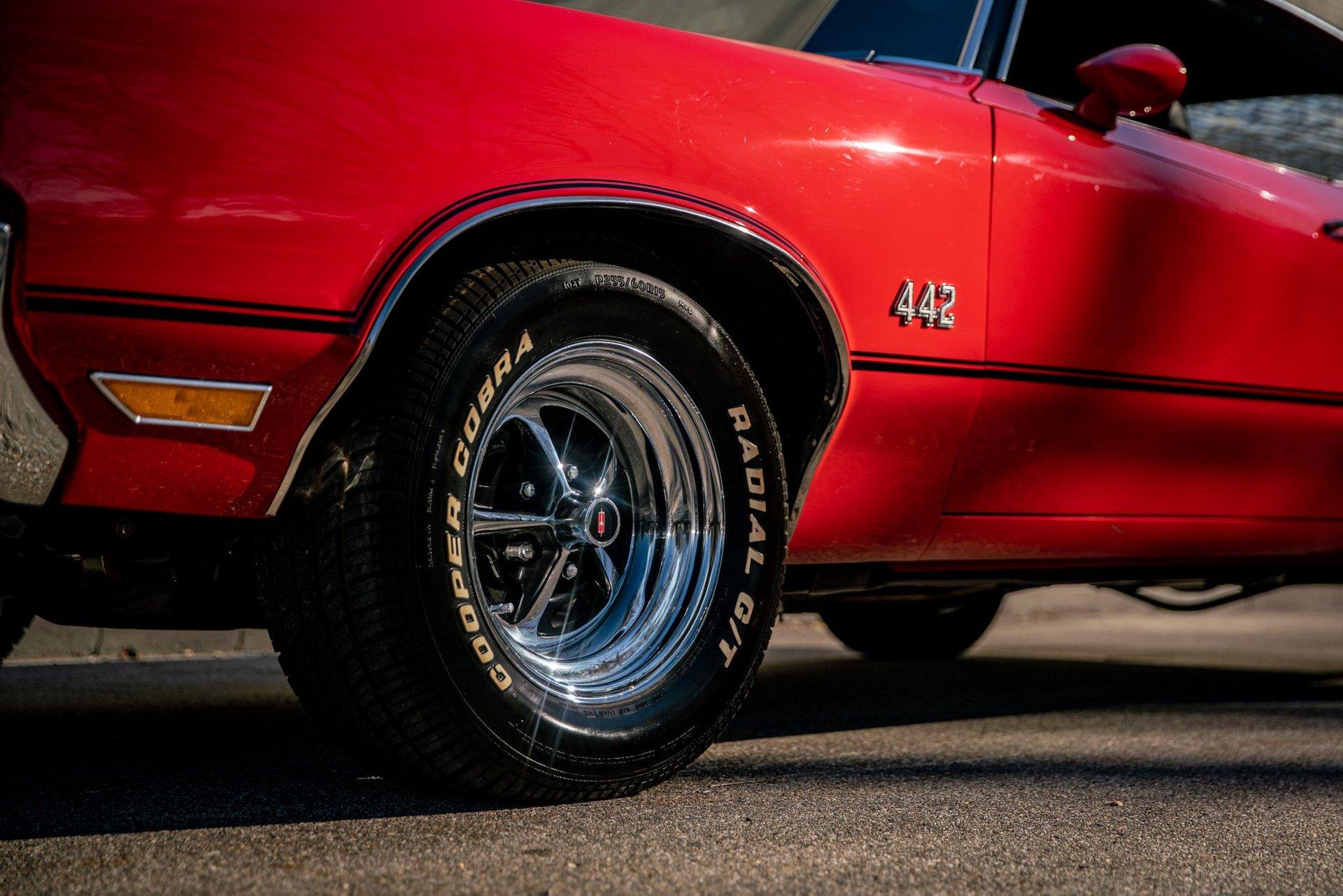 Unknown-442-1970-Red-Black-16