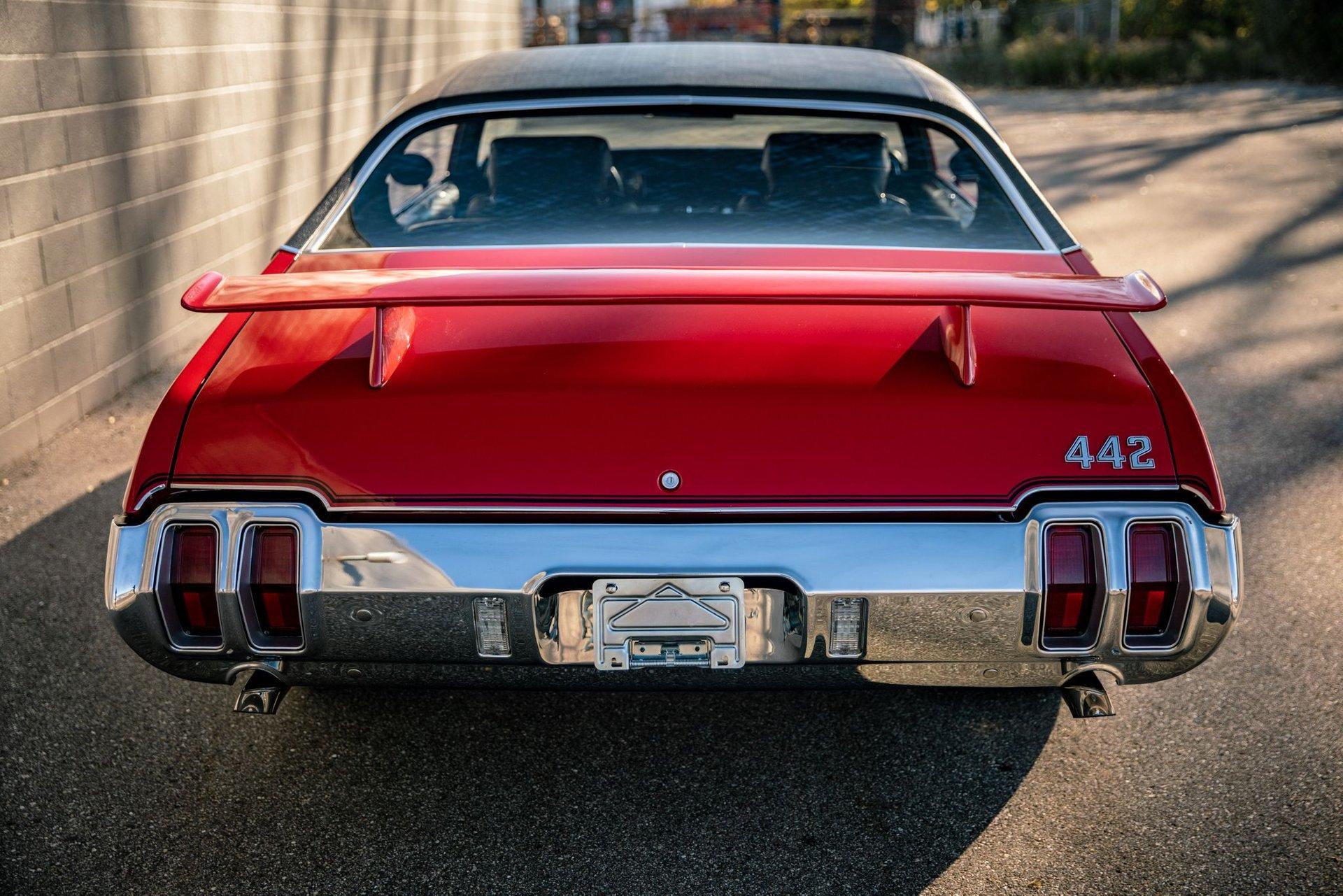 Unknown-442-1970-Red-Black-24