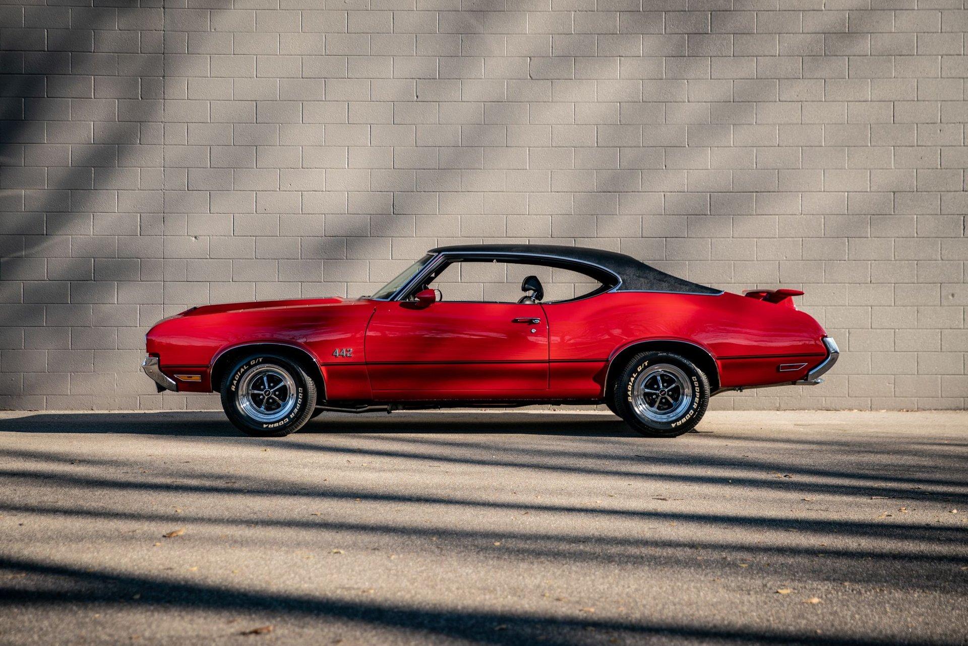 Unknown-442-1970-Red-Black-26