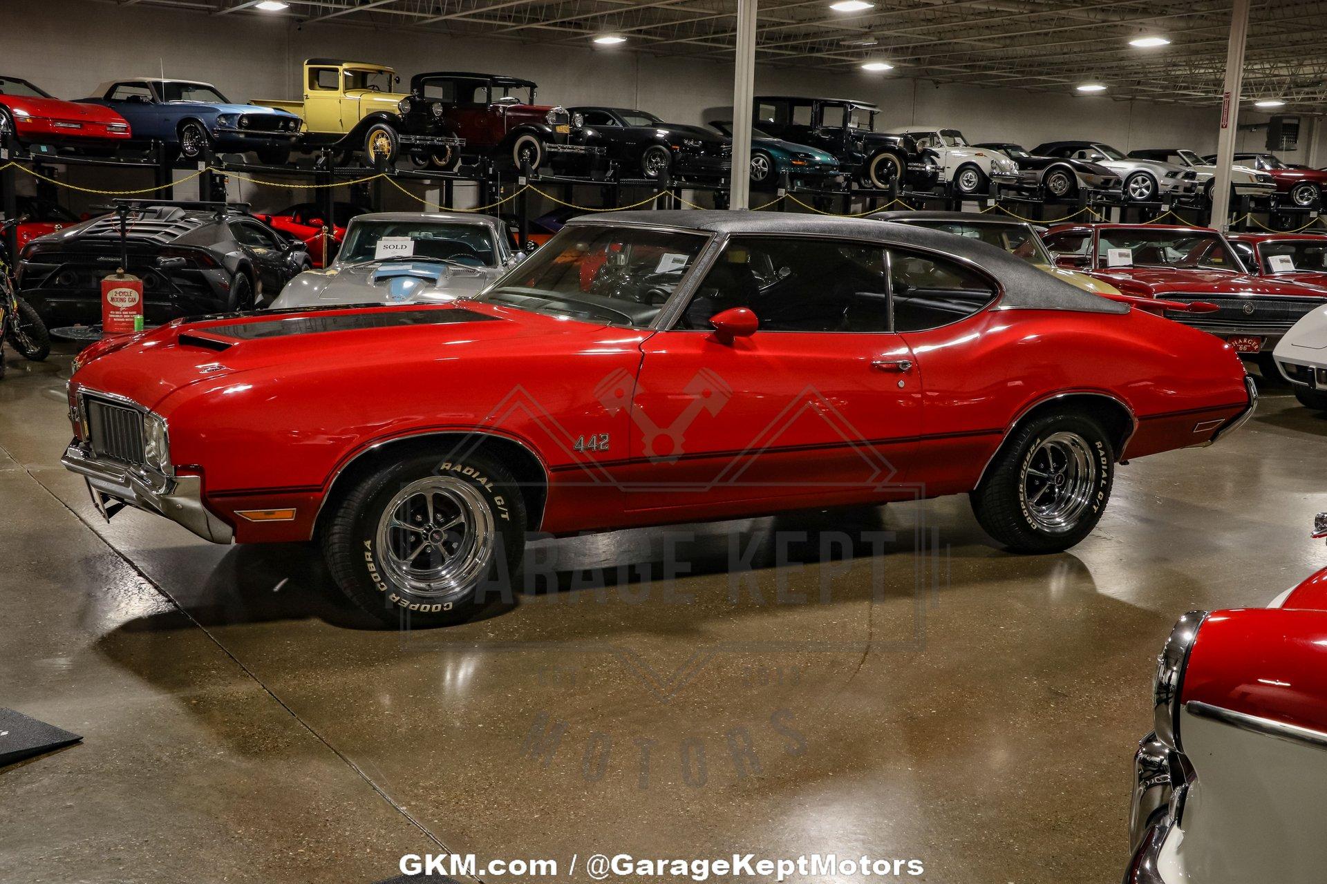 Unknown-442-1970-Red-Black-28