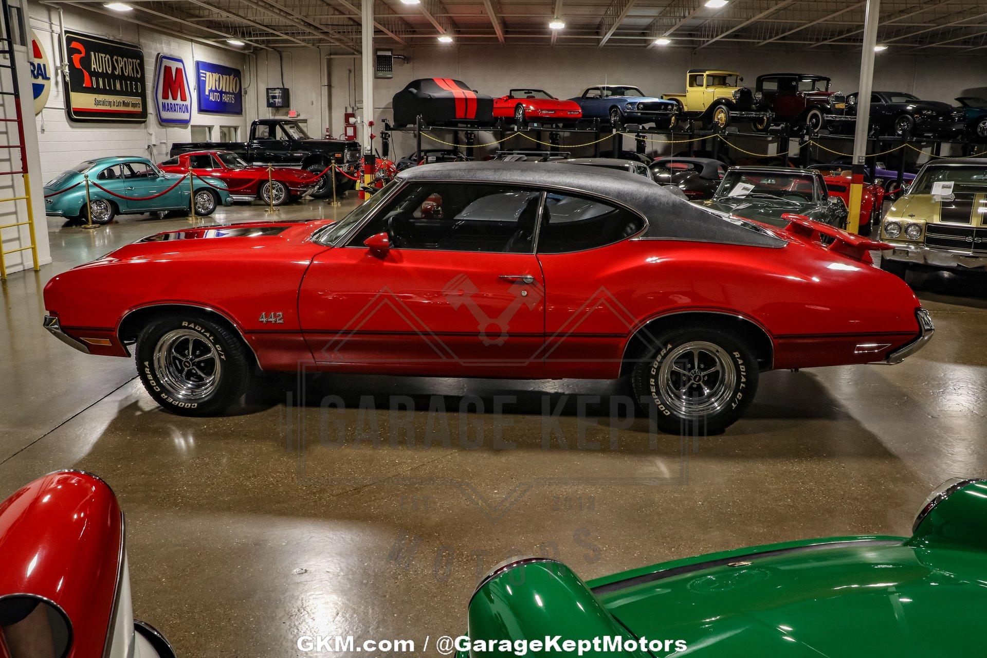 Unknown-442-1970-Red-Black-29
