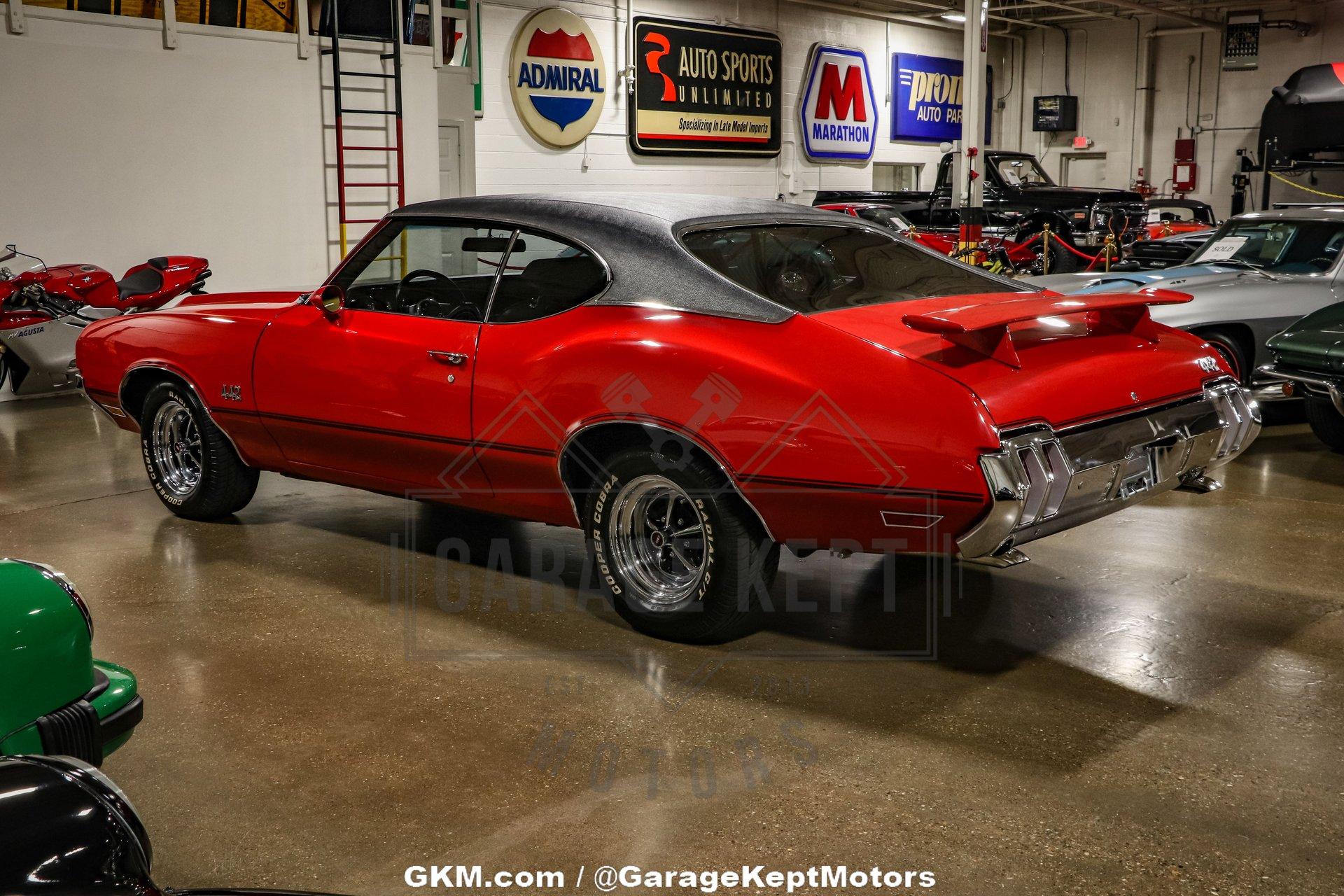 Unknown-442-1970-Red-Black-30