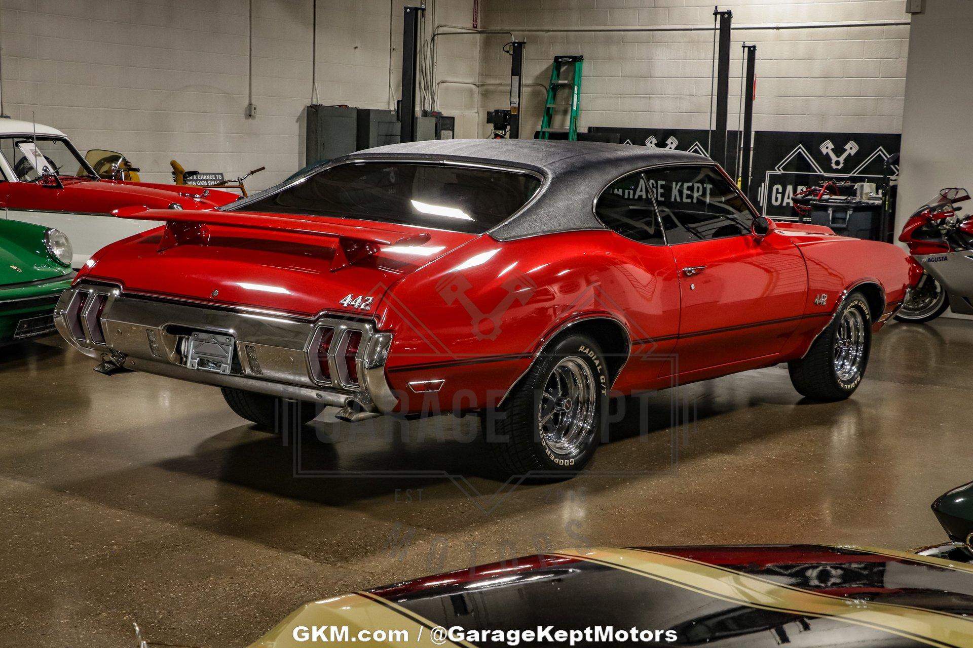 Unknown-442-1970-Red-Black-32