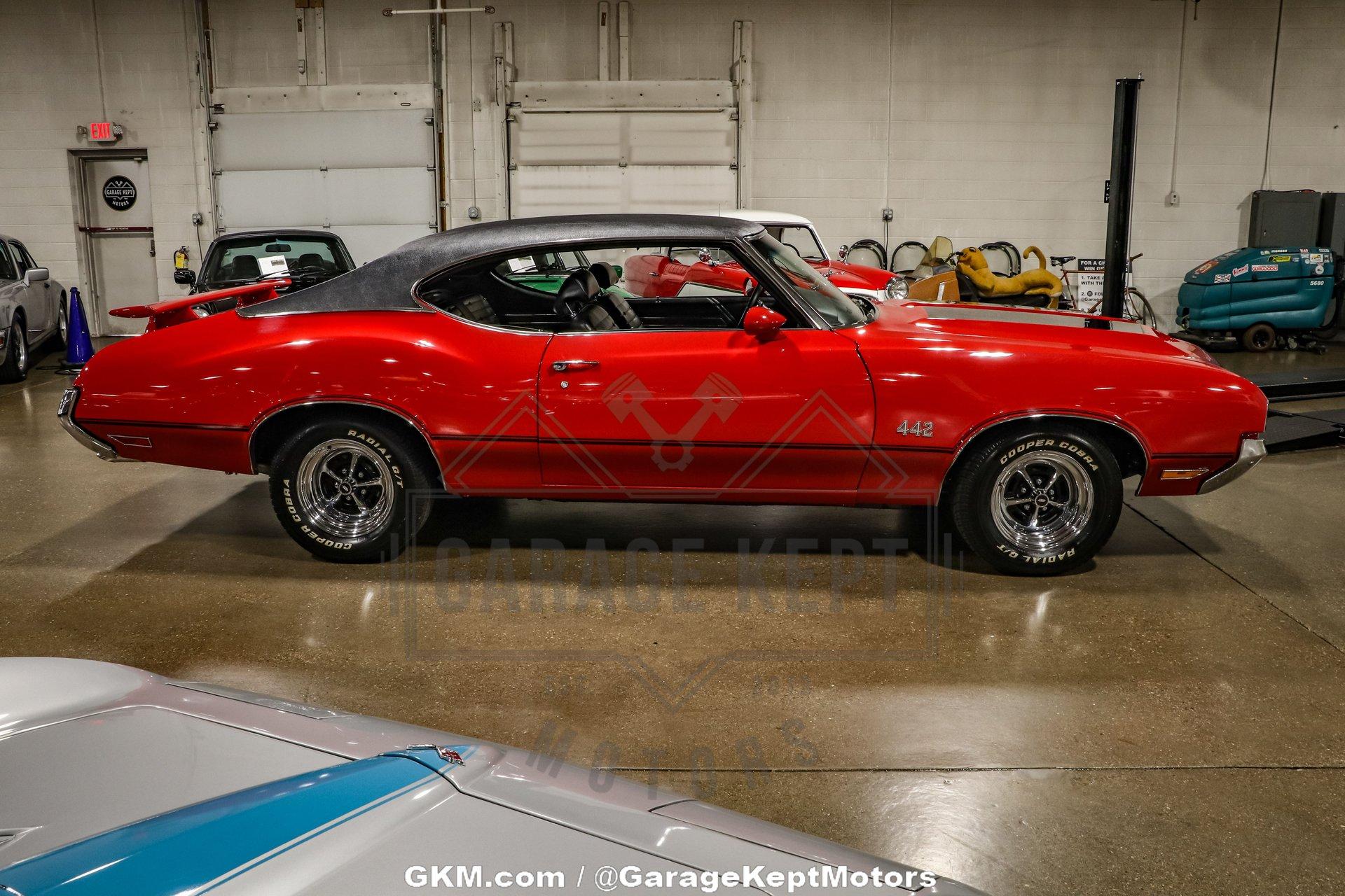 Unknown-442-1970-Red-Black-34