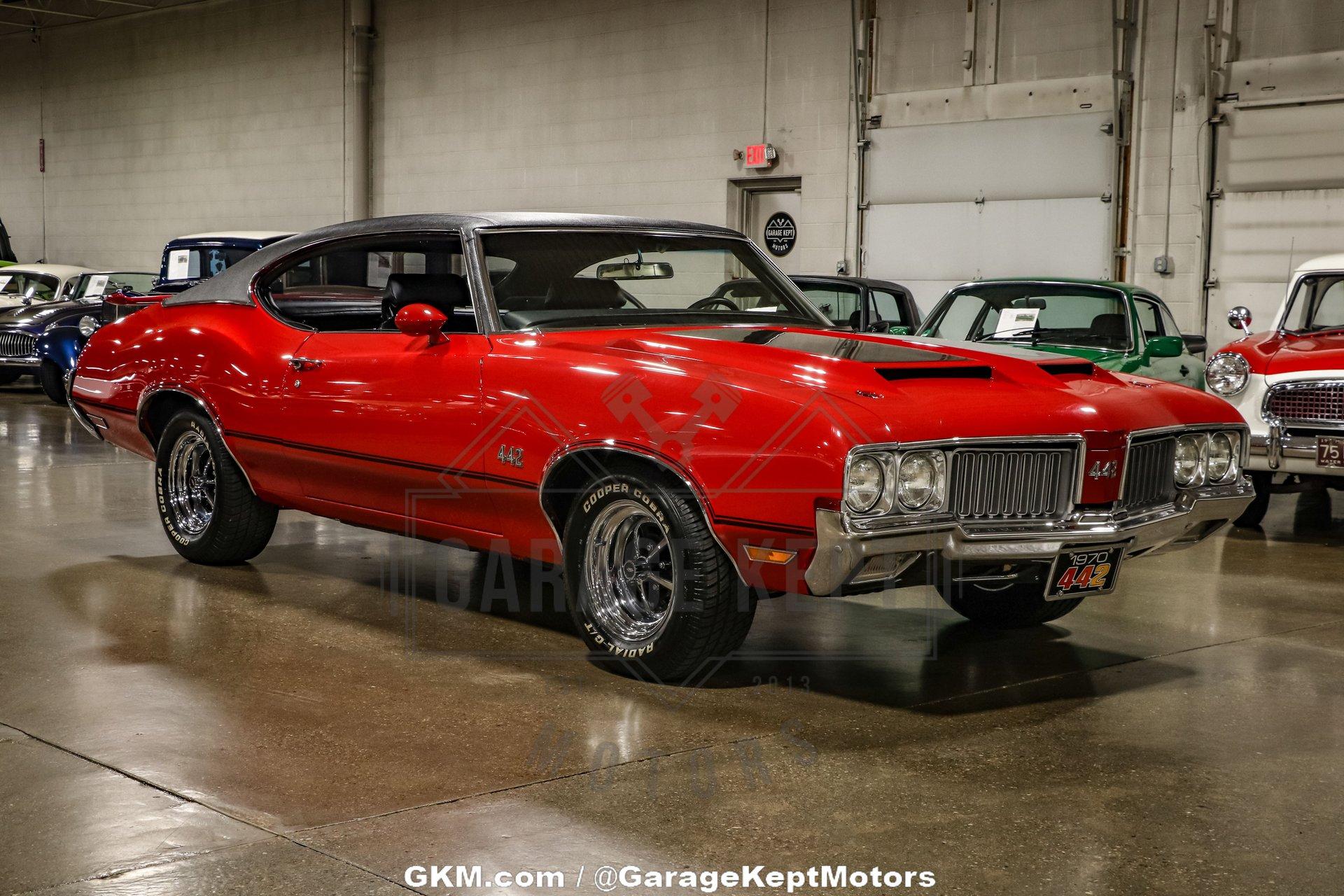 Unknown-442-1970-Red-Black-36