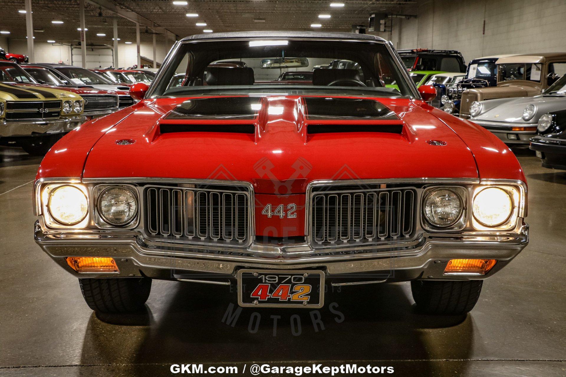 Unknown-442-1970-Red-Black-42