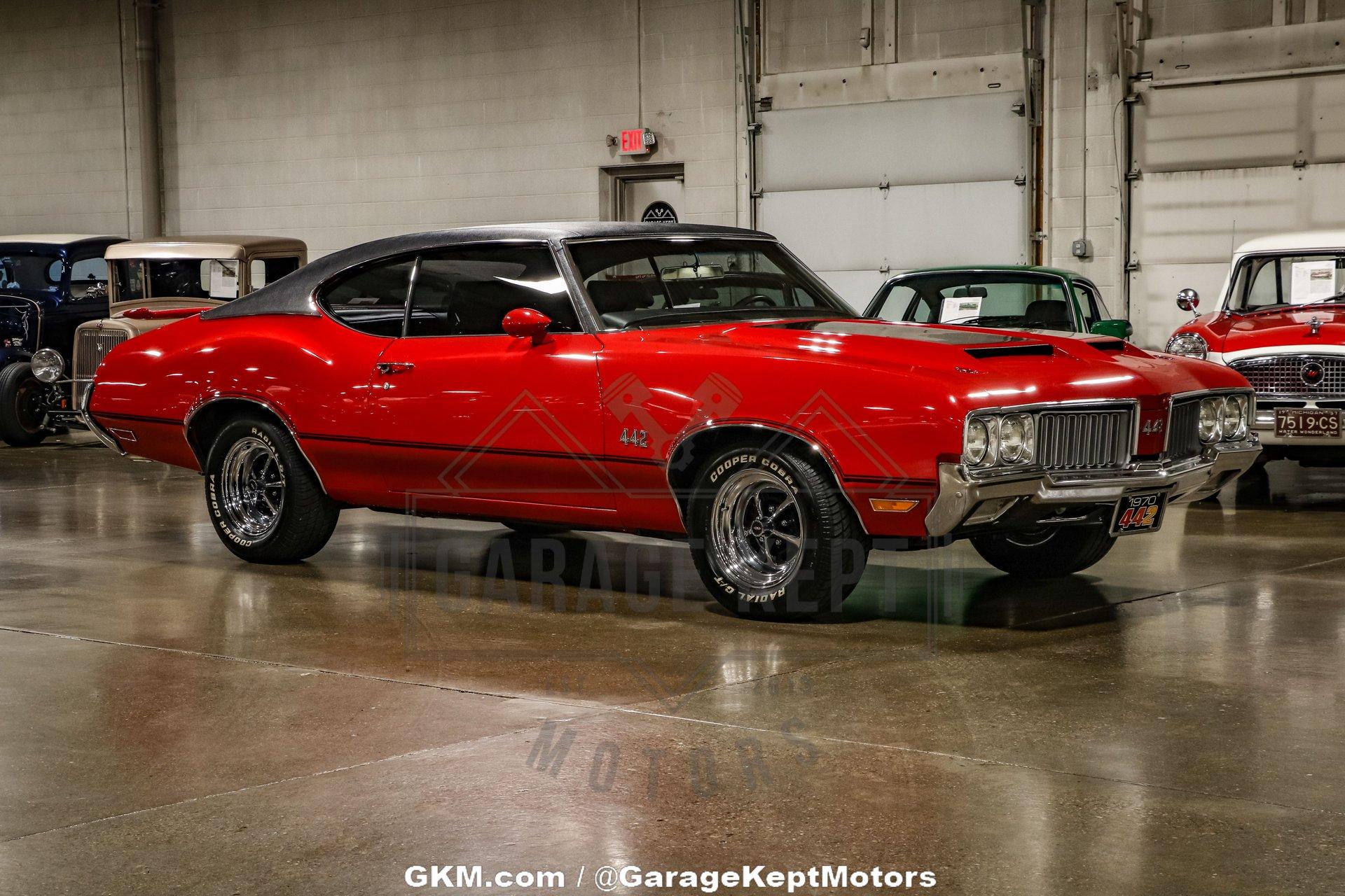 Unknown-442-1970-Red-Black-45