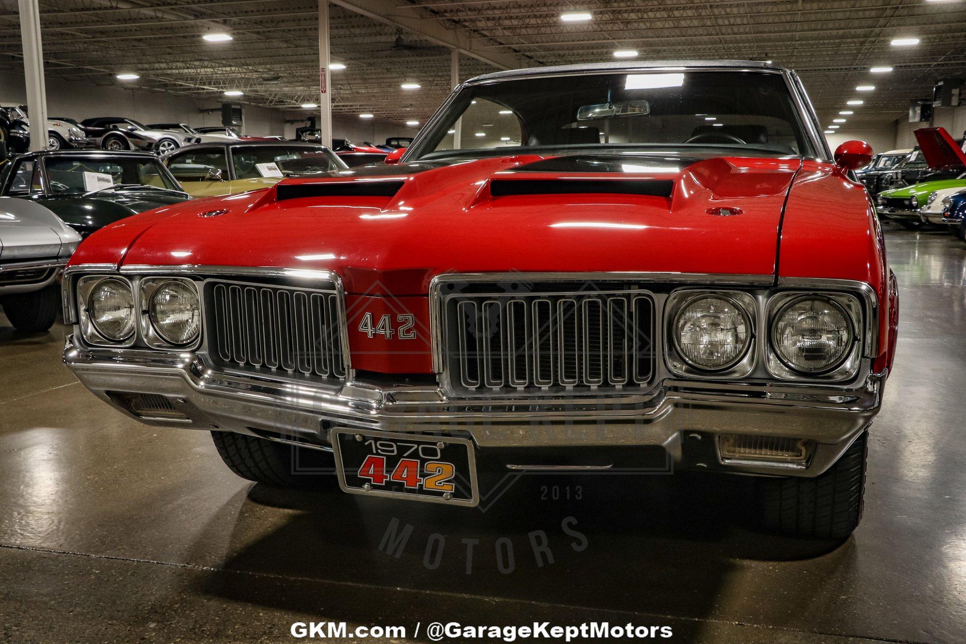 Unknown-442-1970-Red-Black-48