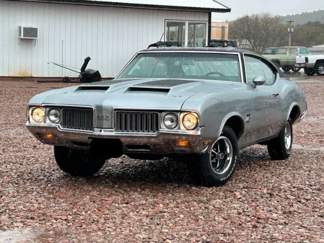 Unknown-442-1970-Silver-Black-1