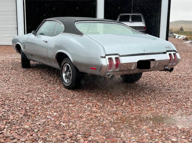 Unknown-442-1970-Silver-Black-2