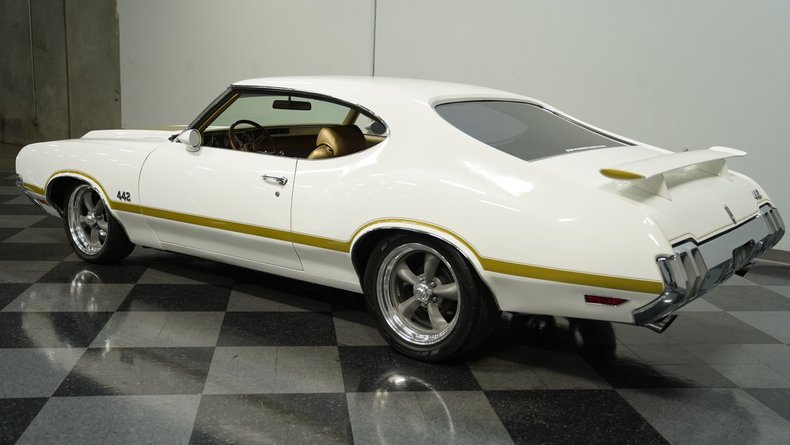 Unknown-442-1970-White-Gold-1