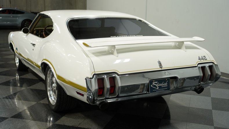 Unknown-442-1970-White-Gold-13