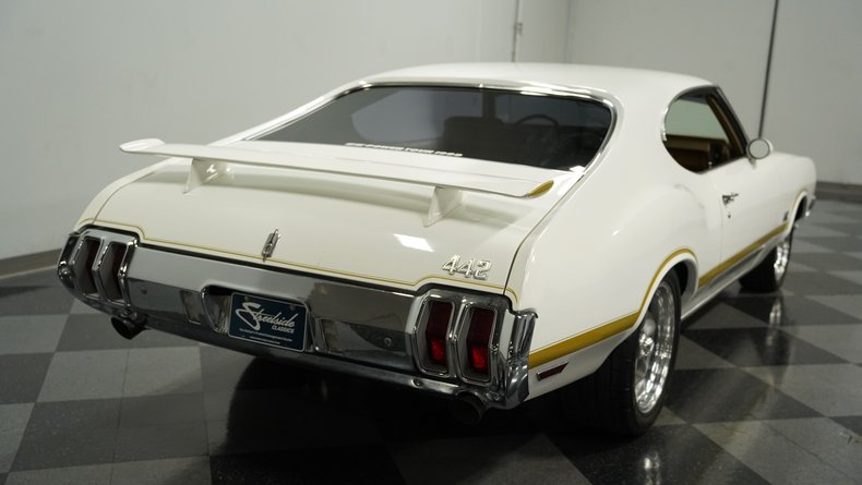 Unknown-442-1970-White-Gold-15